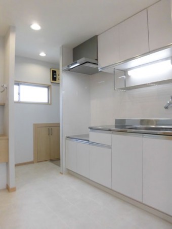 賃貸物件を明るくナチュラルに全面リフォーム